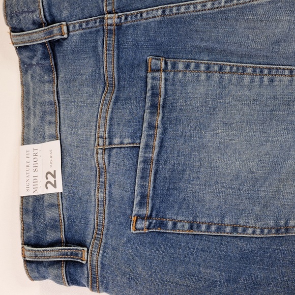 New Lane Bryant Signature Fit Midi Short Mid-Rise Flex Magic Waistband Size 22 - Picture 4 of 13